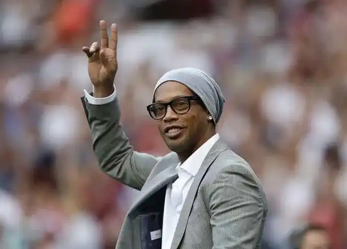 他從阿賈克 他從阿賈克